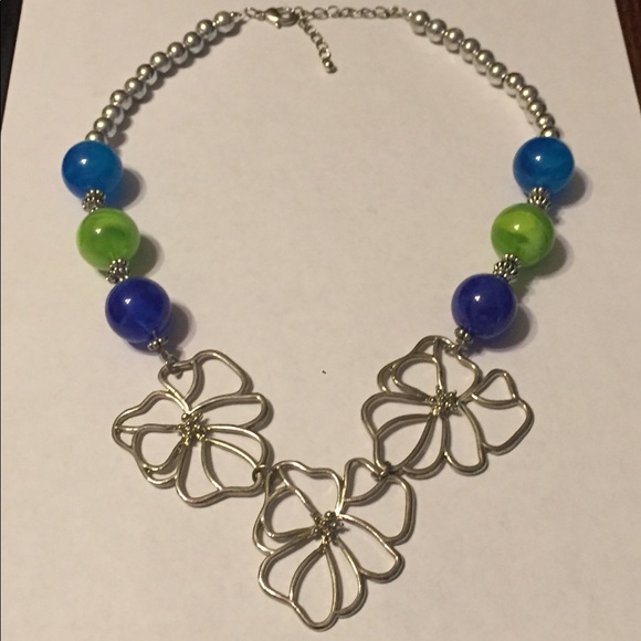 Silver leaf necklace with colored beads - Picture 2 of 2
